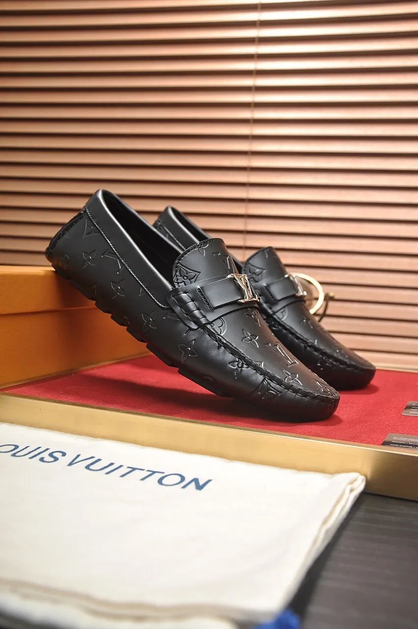 Men's men's shoes 💰420💶 [LV Doudou shoes] (water-dyed cowhide lining) new model is on the market, available on the official website. The new Doudou shoes are processed into single-color materials, and the uppers are made of imported horsehide leather. The body of the shoe is fully hemmed with mark thread, and is lined with imported original cowhide leather. The elegant shoe shape is super suitable for all-matching, and the size is 38-44.